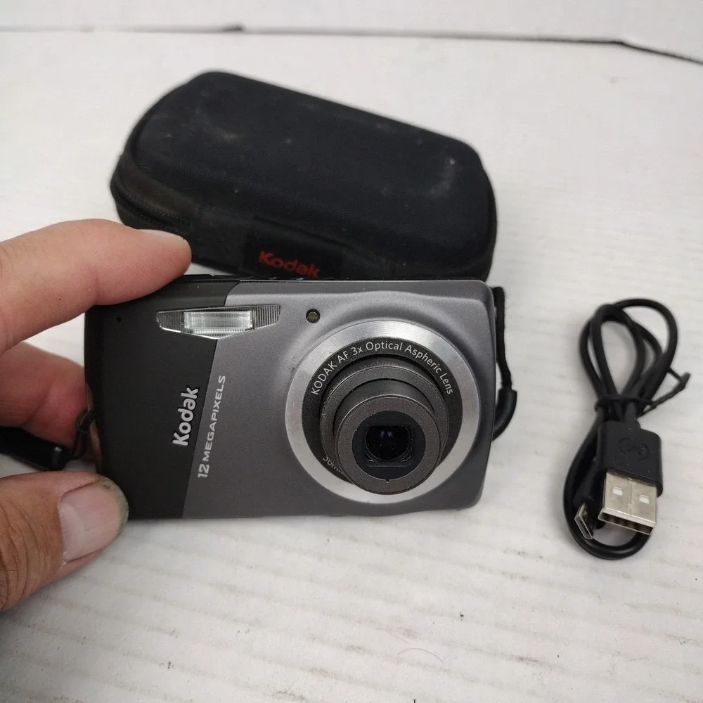Kodak Easyshare M530 12MP Digital Point&Shoot Camera, W case and battery Y2K